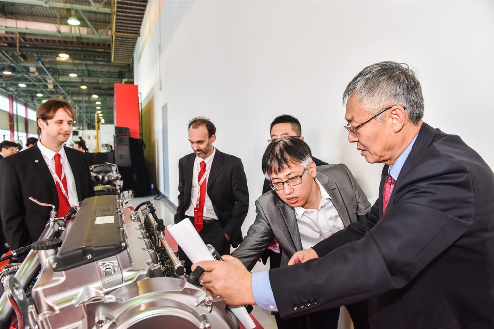 FPT工业公司在重庆举行“菲常商机 芯动未来” 的技术日展示其天然气发动机阵容和配备F1C NG的混合动力系统